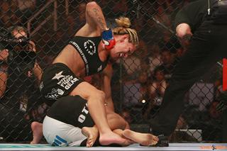 Gina Carano feet photo thumbnail