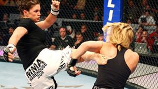 Gina Carano feet photo thumbnail