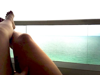 Gina Carano feet photo thumbnail