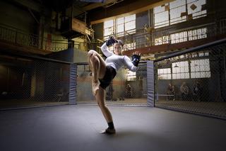 Gina Carano feet photo thumbnail