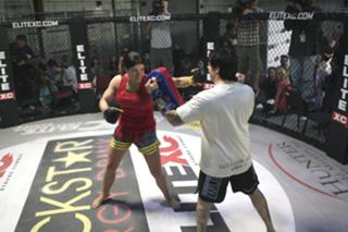 Gina Carano feet photo thumbnail
