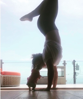Gina Carano feet photo thumbnail