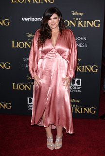 Gina Carano feet photo thumbnail