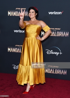 Gina Carano feet photo thumbnail
