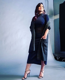 Gina Carano feet photo thumbnail