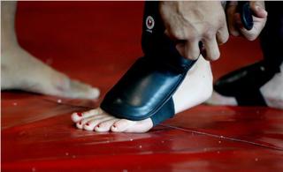 Gina Carano feet photo thumbnail