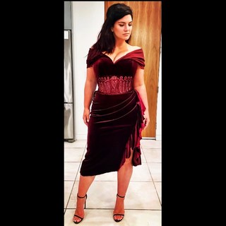 Gina Carano feet photo thumbnail