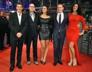 Gina Carano feet photo thumbnail
