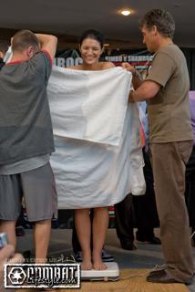 Gina Carano feet photo thumbnail