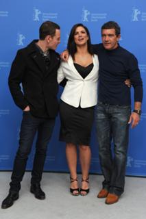Gina Carano feet photo thumbnail