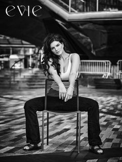 Gina Carano feet photo 1