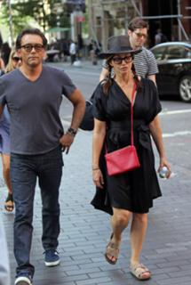 Gina Gershon feet photo thumbnail