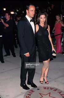 Gina Gershon feet photo thumbnail