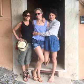 Gina Gershon feet photo thumbnail