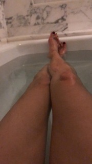 Gina Gershon feet photo thumbnail