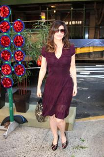 Gina Gershon feet photo thumbnail