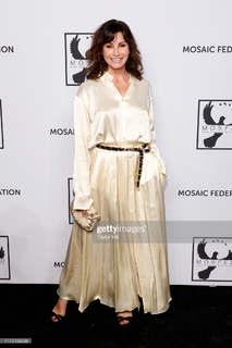 Gina Gershon feet photo thumbnail