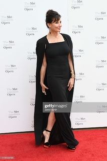 Gina Gershon feet photo thumbnail