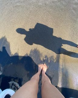 Gina Gershon feet photo 9