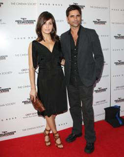 Gina Gershon feet photo thumbnail