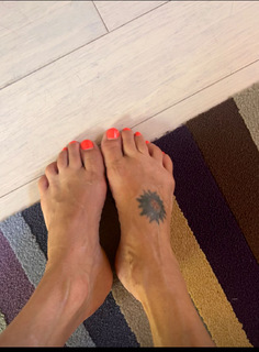 Gina Holden feet photo 6