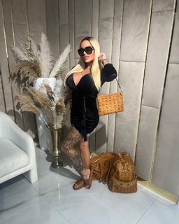 Gina-Lisa Lohfink feet photo thumbnail