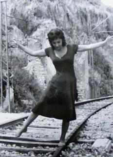 Gina Lollobrigida feet photo thumbnail