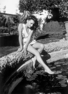 Gina Lollobrigida feet photo thumbnail