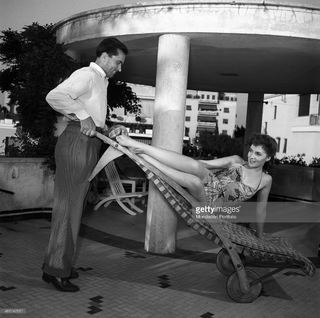 Gina Lollobrigida feet photo thumbnail