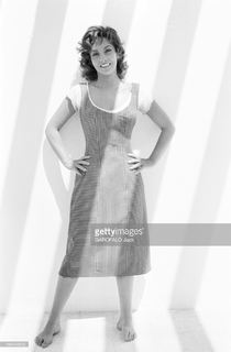 Gina Lollobrigida feet photo thumbnail