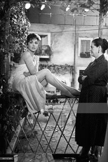 Gina Lollobrigida feet photo thumbnail