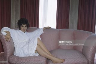 Gina Lollobrigida feet photo thumbnail