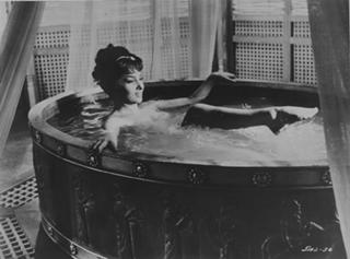 Gina Lollobrigida feet photo thumbnail