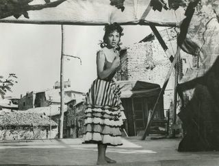 Gina Lollobrigida feet photo thumbnail