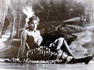 Gina Lollobrigida feet photo thumbnail