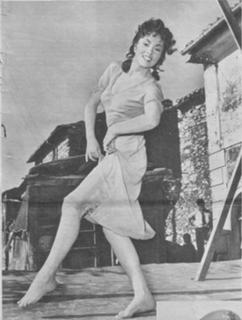 Gina Lollobrigida feet photo thumbnail