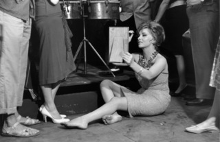 Gina Lollobrigida feet photo thumbnail