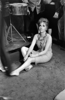 Gina Lollobrigida feet photo thumbnail
