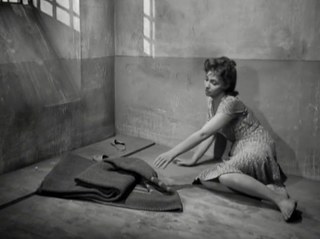 Gina Lollobrigida feet photo thumbnail