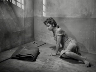 Gina Lollobrigida feet photo thumbnail