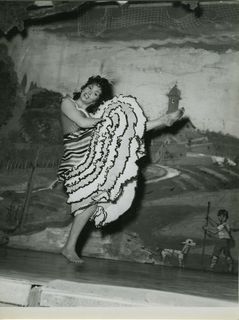 Gina Lollobrigida feet photo thumbnail