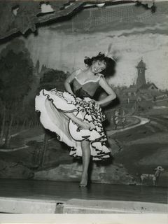 Gina Lollobrigida feet photo thumbnail