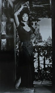 Gina Lollobrigida feet photo thumbnail