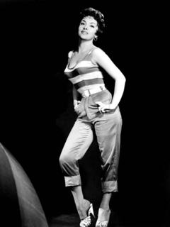 Gina Lollobrigida feet photo thumbnail