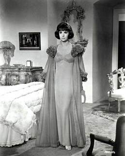 Gina Lollobrigida feet photo thumbnail