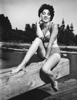 Gina Lollobrigida feet photo thumbnail