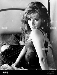 Gina Lollobrigida feet photo thumbnail