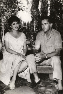 Gina Lollobrigida feet photo thumbnail