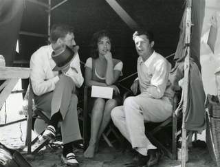 Gina Lollobrigida feet photo thumbnail