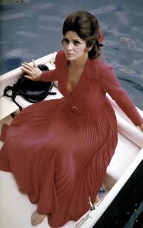 Gina Lollobrigida feet photo thumbnail